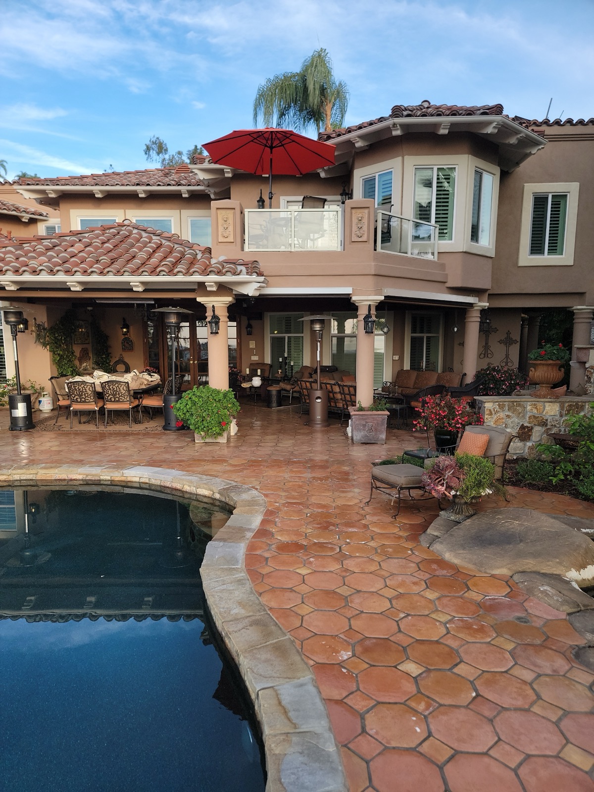 New Pool & Outdoor Living